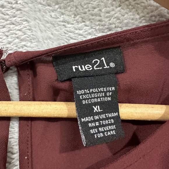 Rue 21 Blouse Top Women XL Burgundy Bell Sleeve Lace Boho Whimsigoth - Picture 2 of 6